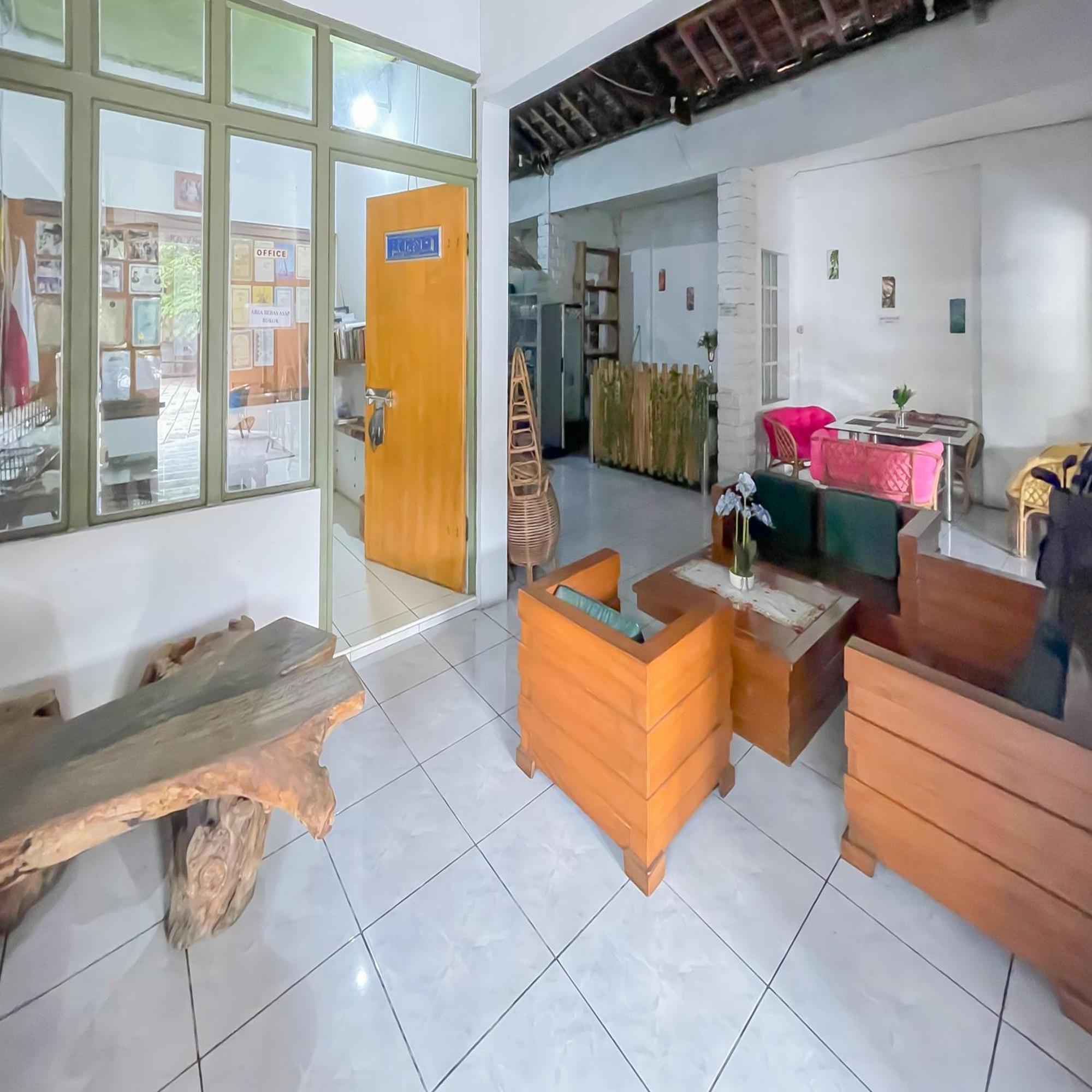 Hotel Reddoorz Syariah At Jalan Ra Kosasih Sukabumi Exterior foto